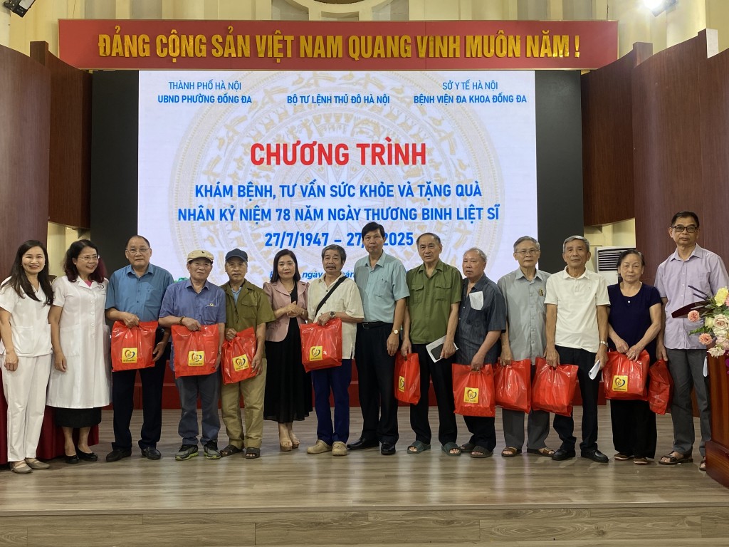 Bệnh viện đa khoa Đống Đa khám, chăm sóc sức khoẻ cho 150 đối tượng chính sách - Tin tức sự kiện - Cổng thông tin điện tử Sở y tế Hà Nội