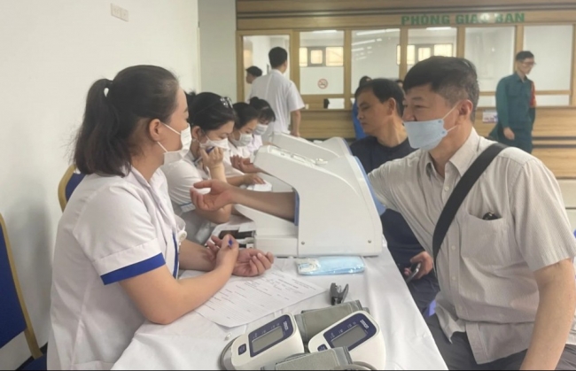Tri ân người có công bằng hành động chăm sóc sức khỏe thiết thực