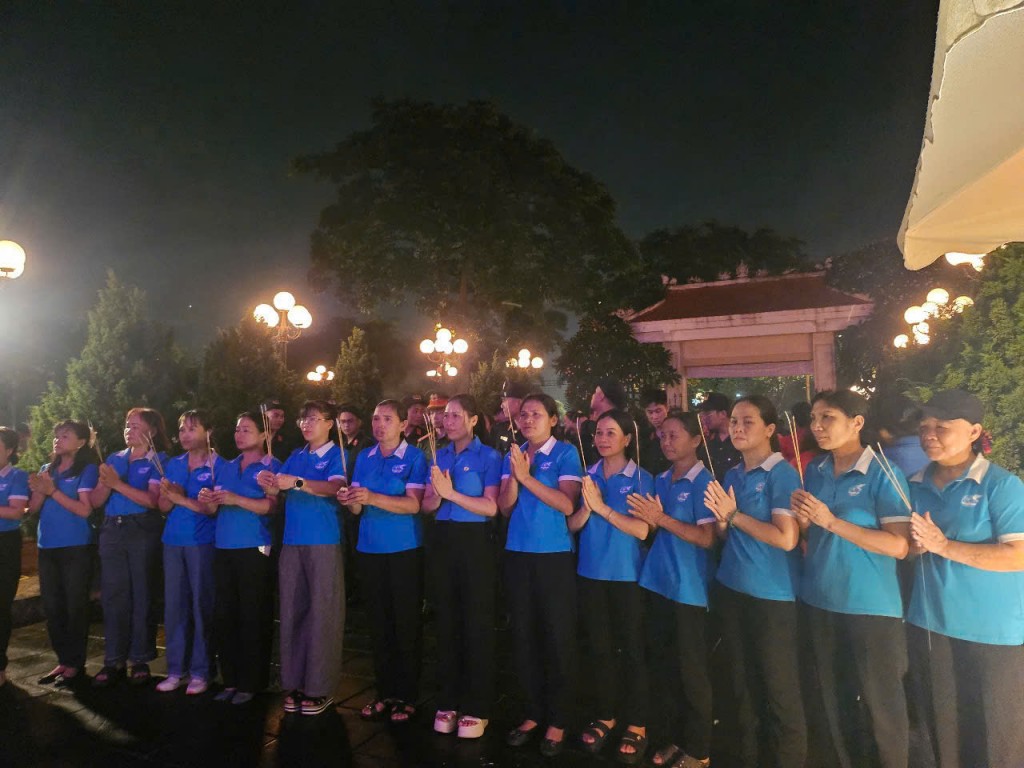Phụ nữ xã Đông Anh thắp nến tri ân tưởng nhớ các anh hùng liệt sỹ