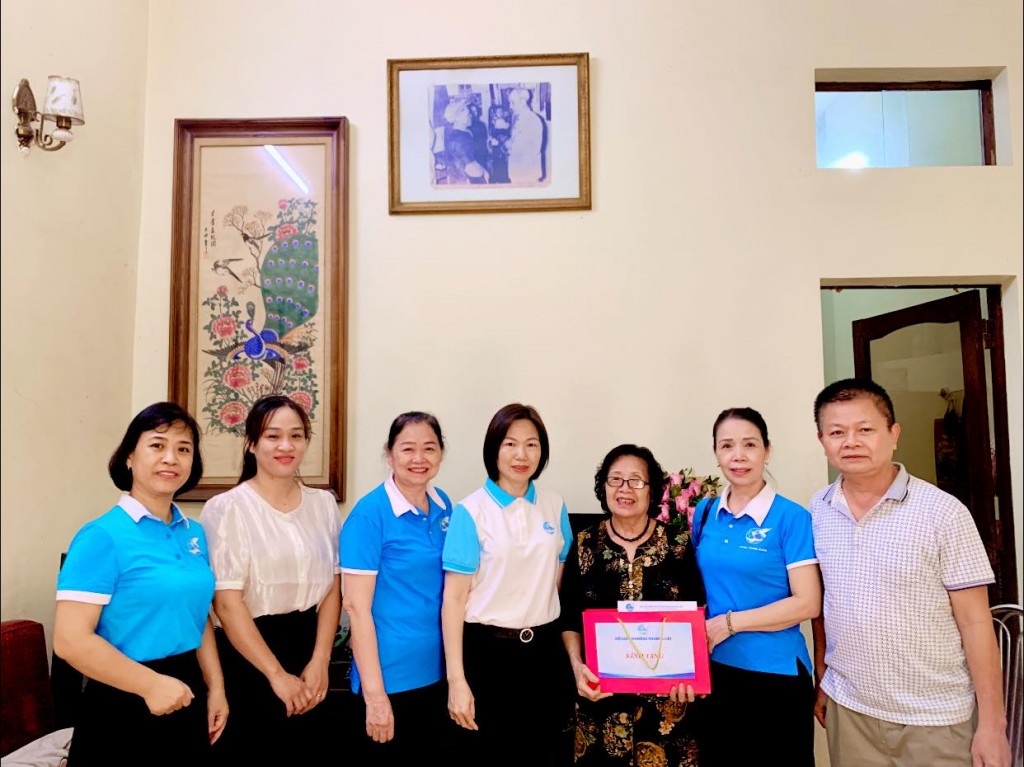 Phụ nữ phường Phương Liệt chung tay chăm lo gia đình chính sách