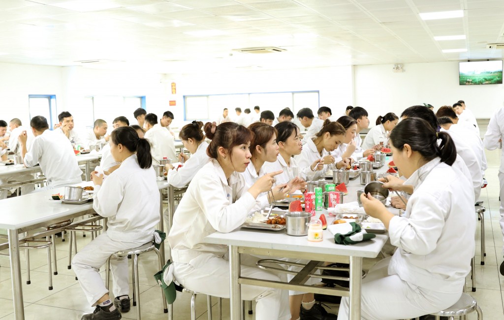 “Bữa cơm Công đoàn”: Ấm lòng hơn 1.300 công nhân Goshi - Thăng Long