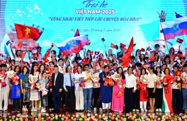 Kiều bào trẻ cùng nhau viết tiếp câu chuyện hòa bình