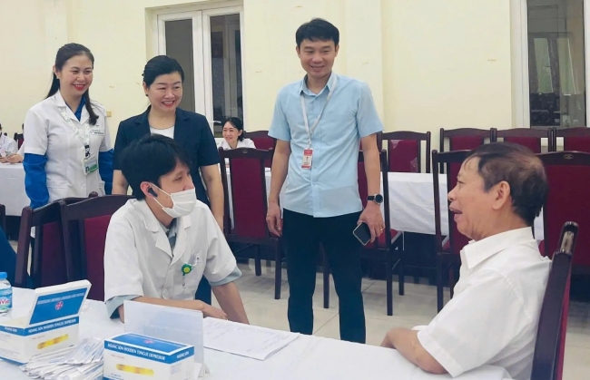 Hơn 500 người có công được thăm khám, chăm sóc sức khỏe miễn phí