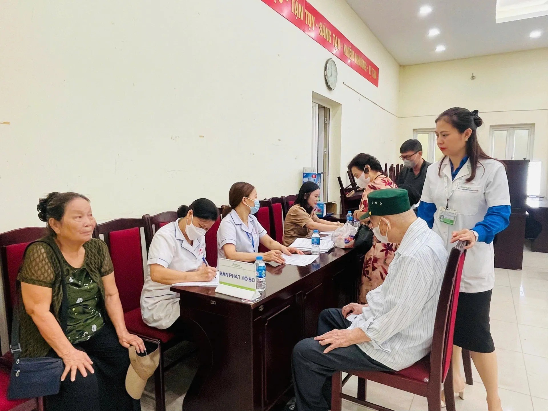 Phường Thanh Xuân tổ chức khám bệnh, chăm sóc sức khỏe cho đối tượng chính sách