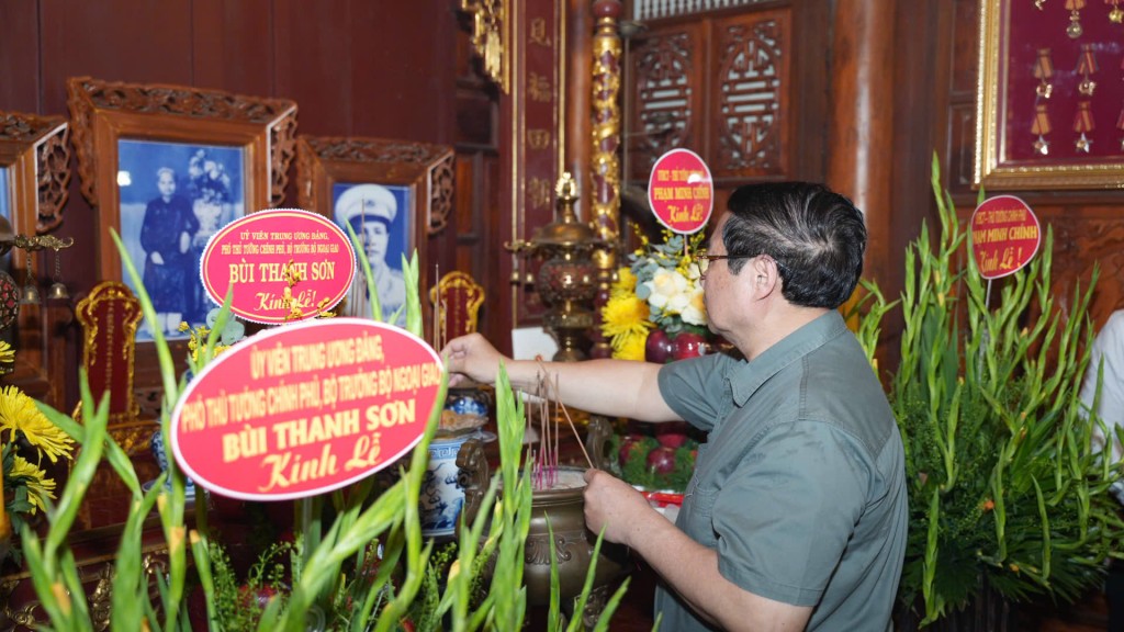 Thủ tướng Phạm Minh Chính đã đến dâng hương tưởng niệm Đại tướng Nguyễn Chí Thanh tại Bảo tàng Đại tướng Nguyễn Chí Thanh