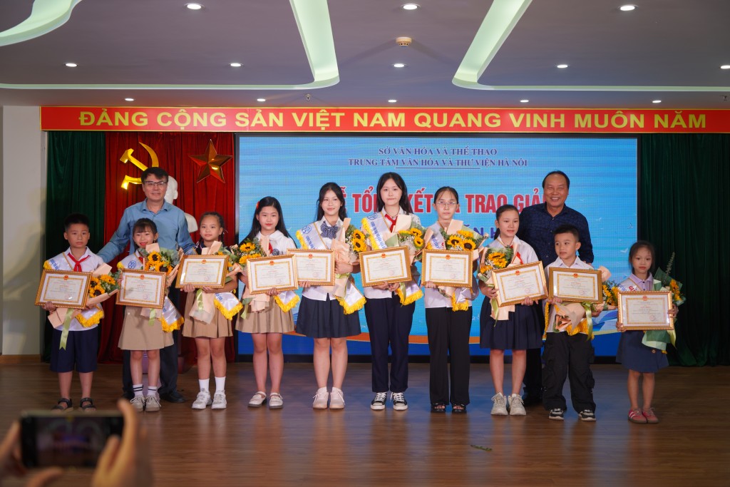 61 em học sinh đạt giải Đại sứ Văn hóa đọc năm 2025