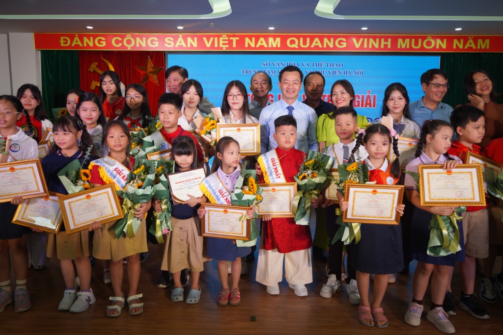 61 em học sinh đạt giải Đại sứ Văn hóa đọc năm 2025