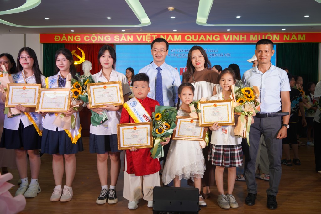 61 em học sinh đạt giải Đại sứ Văn hóa đọc năm 2025