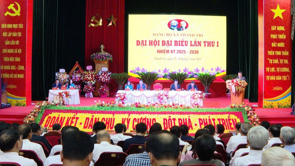 Đồng chí Nguyễn Tiến Cường - Bí thư Đảng ủy xã Thanh Trì phát biểu khai mạc Đại hội