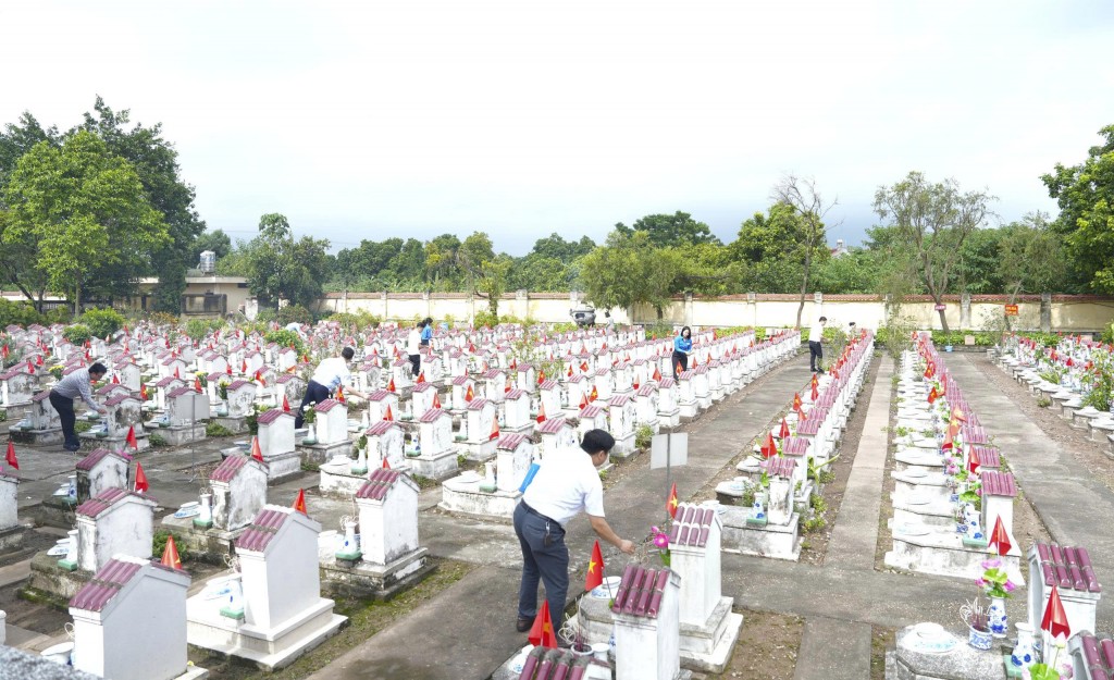 Tuổi trẻ xã Gia Lâm thắp sáng ngọn lửa tri ân