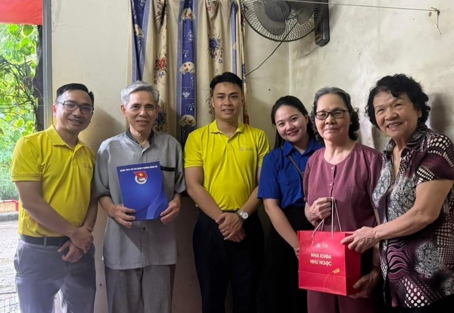 Đến tận nhà, trò chuyện cùng các cô, các bác, người trẻ thêm thấu hiểu về truyền thống dân tộc