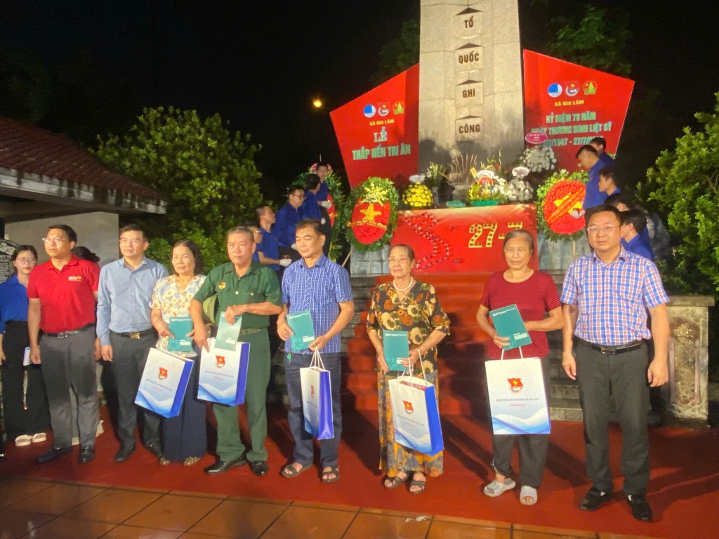 Tuổi trẻ xã Gia Lâm thắp sáng ngọn lửa tri ân