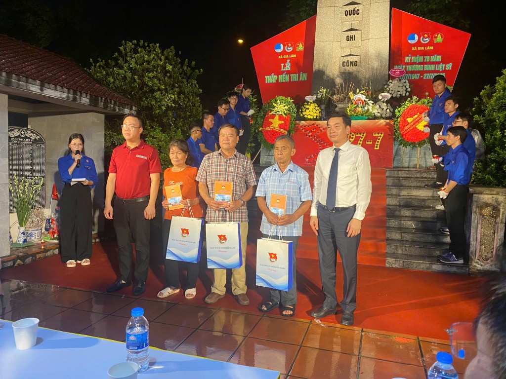 Tuổi trẻ xã Gia Lâm thắp sáng ngọn lửa tri ân