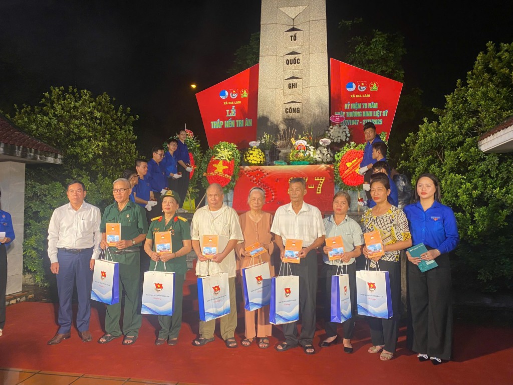 Tuổi trẻ xã Gia Lâm thắp sáng ngọn lửa tri ân