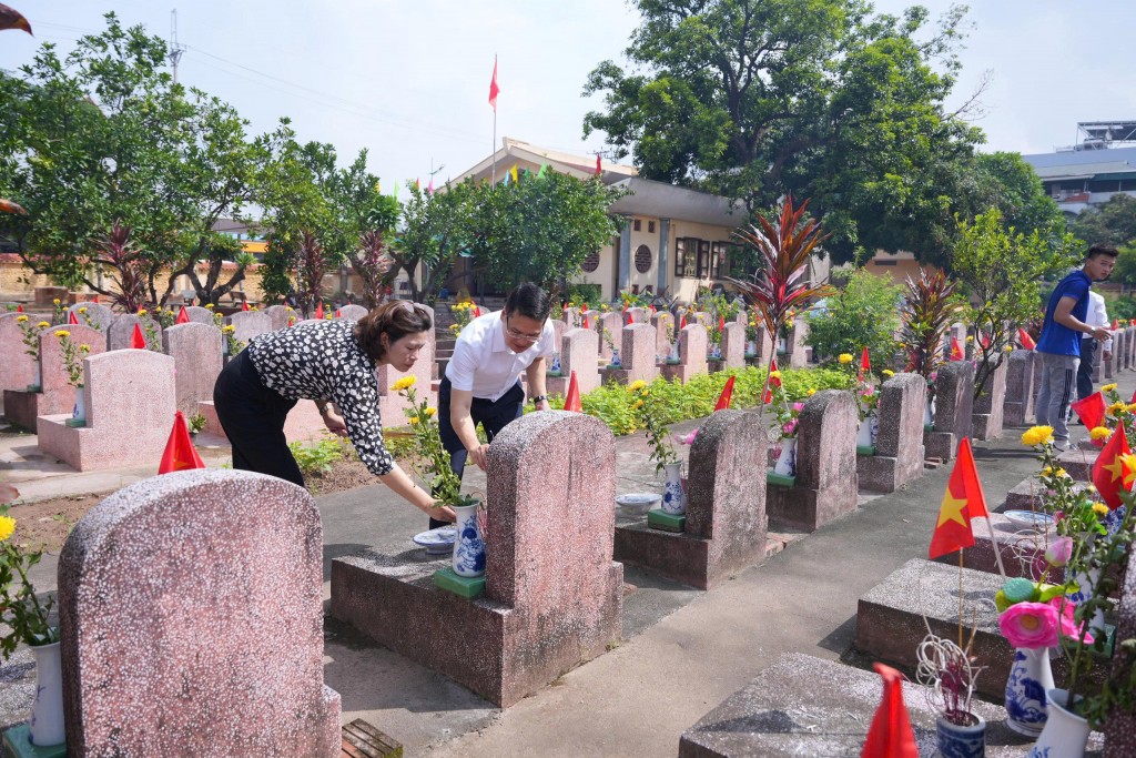 Đẩy mạnh công tác 