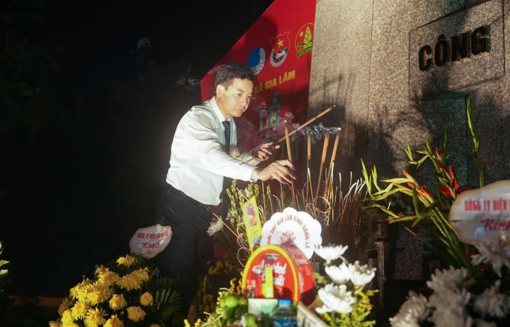 Thắp sáng ngọn lửa tri ân