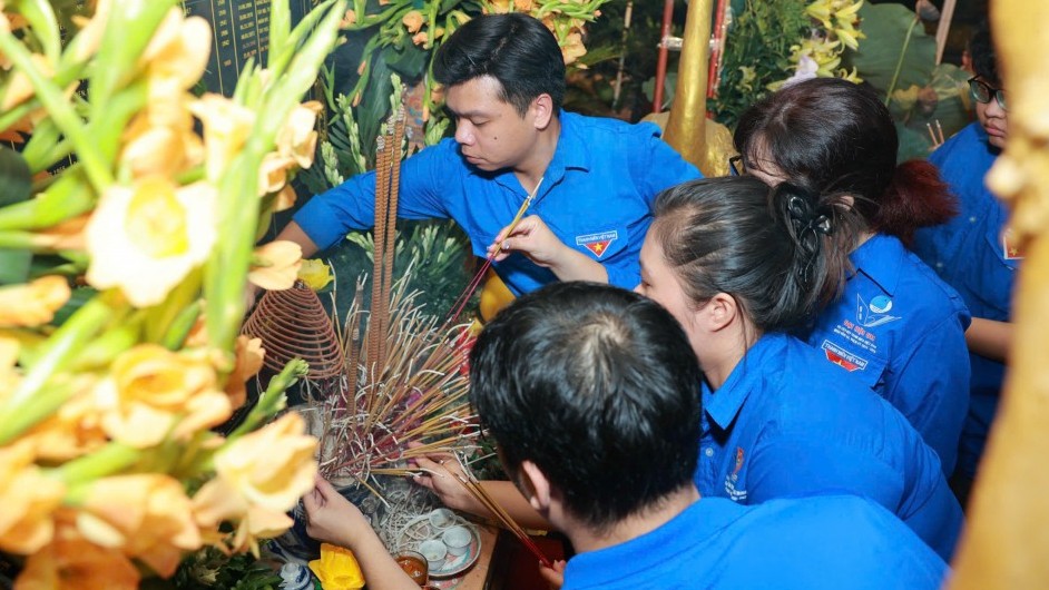 Quốc khánh 2/9: Người trẻ viết câu chuyện thời hoa lửa
