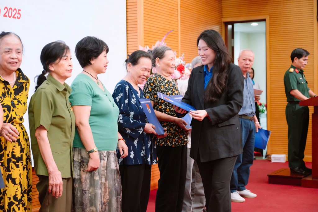 Tuổi trẻ phường Đống Đa tri ân các gia đình chính sách