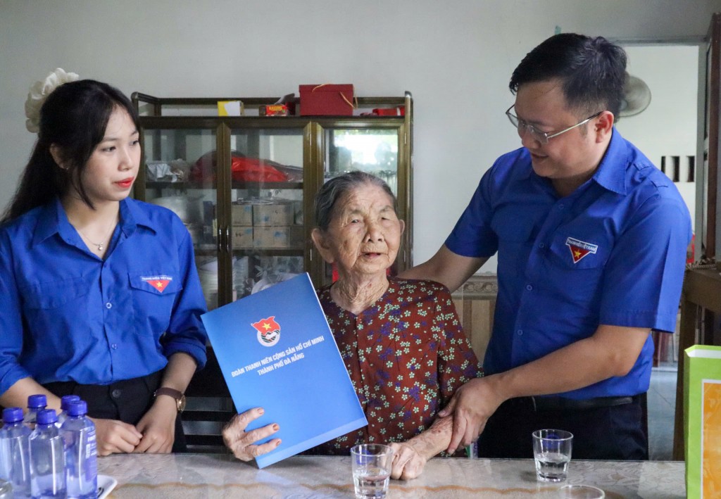 Mẹ Liêu có một người con trai duy nhất là liệt sĩ Nguyễn Tiến Diệm. Hiện, mẹ sống cùng cháu gái