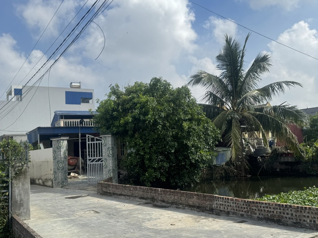 Giữa làng quê An Lão (Hải Phòng) yên bình, có một ngôi nhà nhỏ nằm nép mình bên hàng cây xanh mát, đó là ngôi nhà của mẹ Việt Nam anh hùng Nguyễn Thị Nuôi