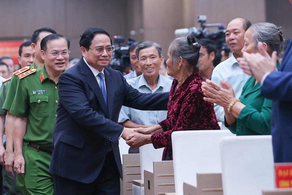 Thủ tướng Phạm Minh Chính dự Hội nghị trực tuyến sơ kết 1 năm triển khai kế hoạch số 356/KH-BCA-C06 về thu nhận mẫu ADN cho thân nhân của liệt sĩ chưa xác nhận được danh tính trên toàn quốc - Ảnh: VGP/Nhật Bắc
