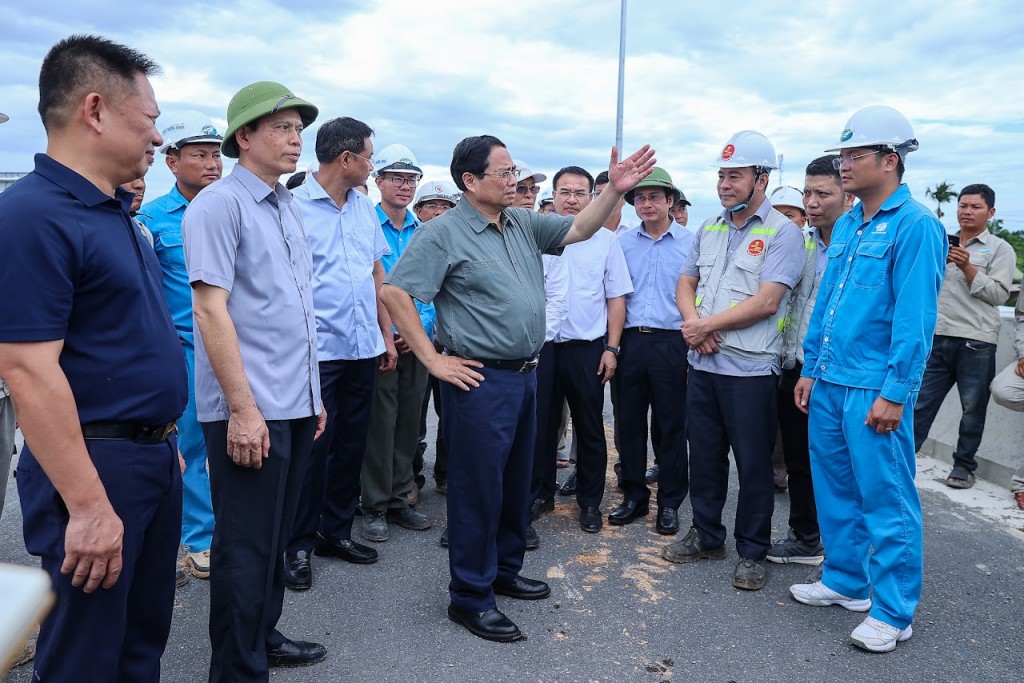 Thủ tướng kiểm tra 3 dự án cao tốc, sân bay, cảng biển trọng điểm tại Quảng Trị