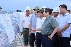 Thủ tướng kiểm tra 3 dự án cao tốc, sân bay, cảng biển trọng điểm tại Quảng Trị