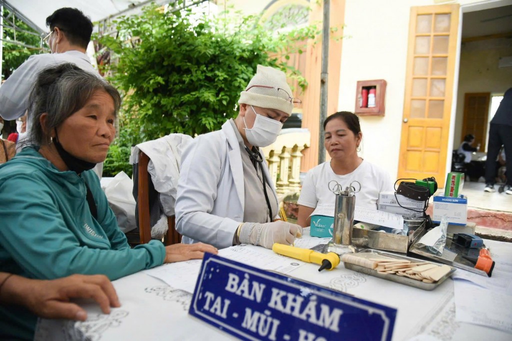 Tri ân, khám bệnh miễn phí cho thương bệnh binh, thân nhân liệt sĩ