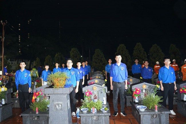 Ngọn nến tri ân từ trái tim người trẻ Hà Nội