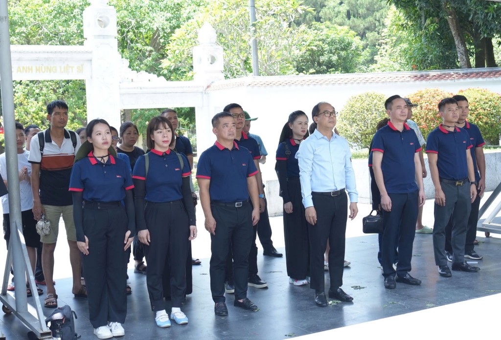 Đoàn thành kính tưởng nhớ, tri ân 10 cô gái Thanh niên xung phong tại Ngã ba Đồng Lộc