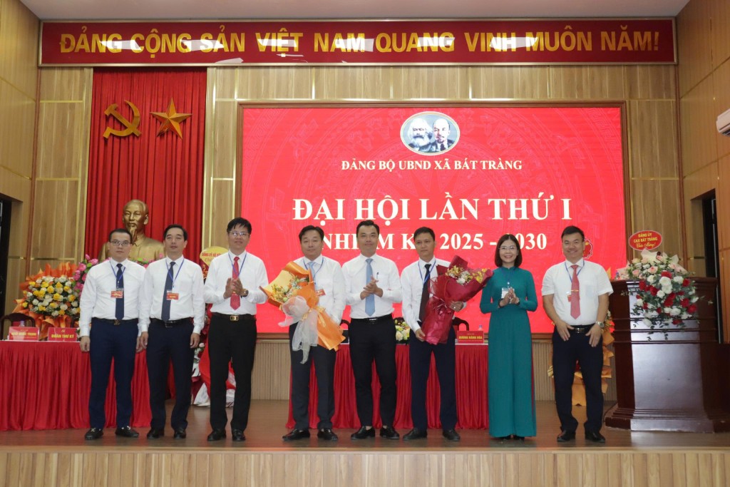 Đảng bộ cơ quan UBND xã Bát Tràng quyết tâm thực hiện thắng lợi các mục tiêu đã đề ra