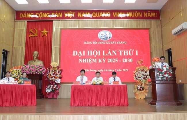 Đảng bộ cơ quan UBND xã Bát Tràng quyết tâm thực hiện thắng lợi các mục tiêu đã đề ra