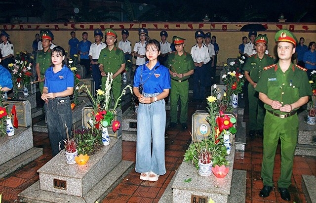 Thắp nến tri ân, lan tỏa truyền thống uống nước nhớ nguồn