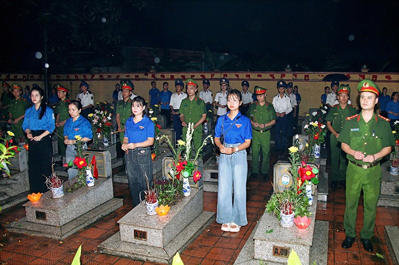 Thắp nến tri ân, lan tỏa truyền thống uống nước nhớ nguồn