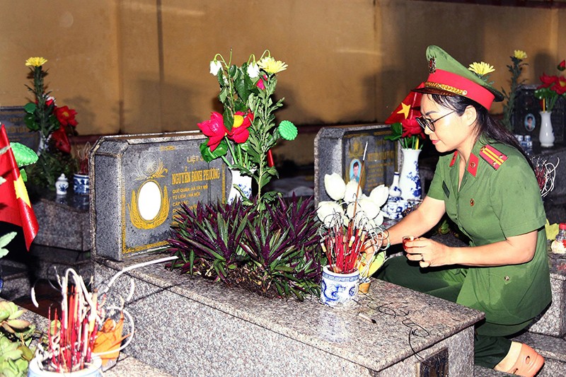 Thắp nến tri ân, lan tỏa truyền thống uống nước nhớ nguồn