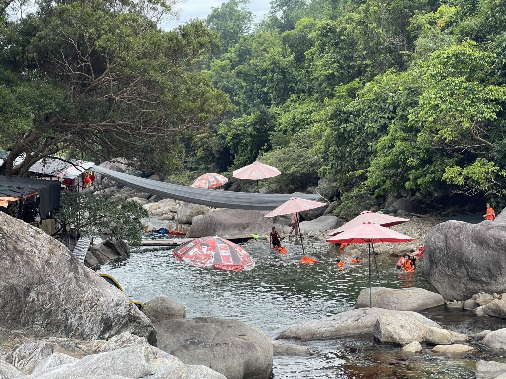 Khu du lịch sinh thái Suối Tiên - hồ Thủy Yên dừng hoạt động bán vé, kinh doanh các bãi tắm từ ngày 26/7 (Ảnh Đ.Minh)