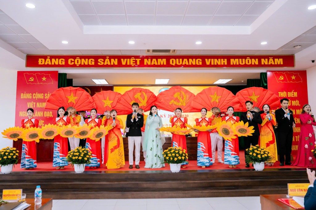 Văn nghệ chào mừng Đại hội Đảng bộ UBND phường nhiệm kỳ 2025-2030