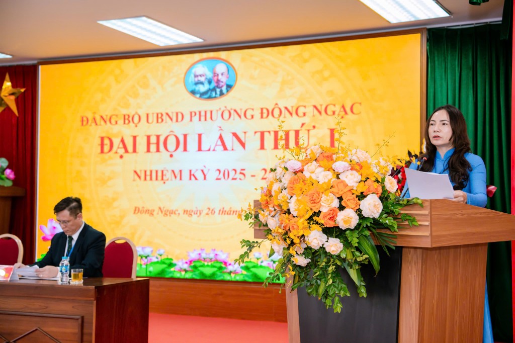 Đồng chí Nguyễn Thị Hương: Phó Chủ tịch UBND phường trình bày Báo cáo chính trị trình Đại hội Đảng bộ UBND phường lần thứ nhất, nhiệm kỳ 2025-2030