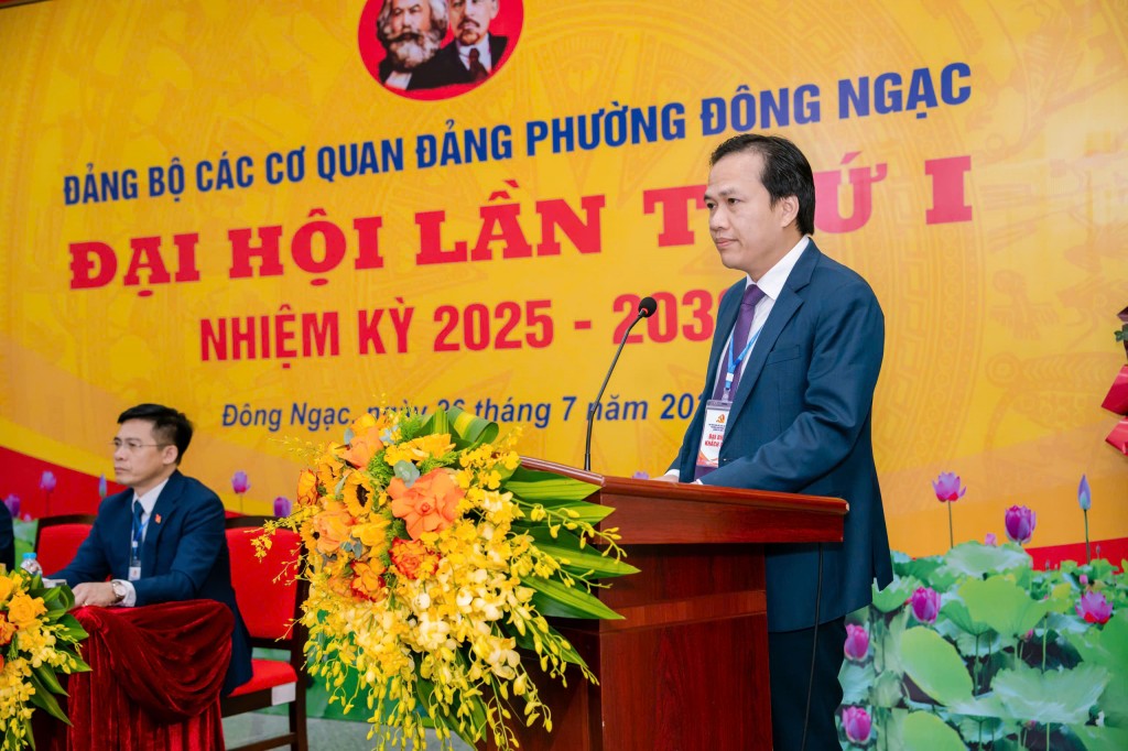 Đồng chí Ngô Văn Nam- Bí thư Đảng ủy, Chủ tịch HĐND phường phát biểu chỉ đạo Đại hội.