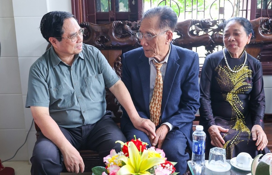 Thủ tướng thăm gia đình thương binh tại Quảng Trị