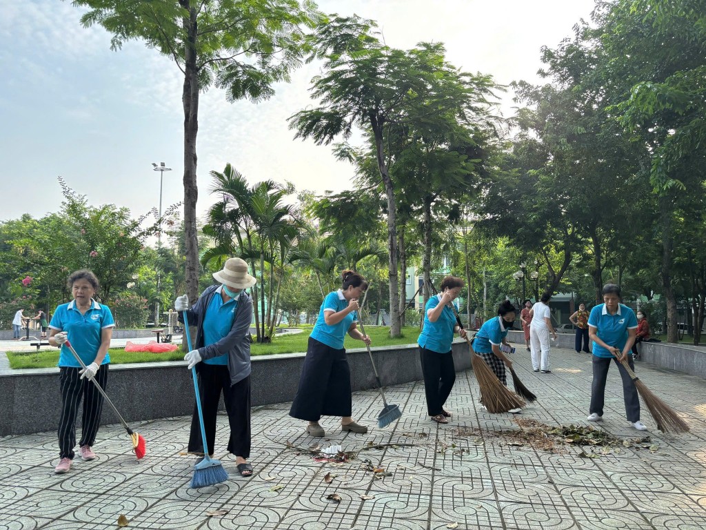 Ca mắc sốt xuất huyết tăng gần gấp đôi trong mùa cao điểm