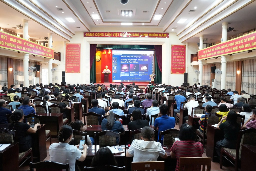 Phường Sơn Tây tăng cường triển khai ứng dụng chuyển đổi số