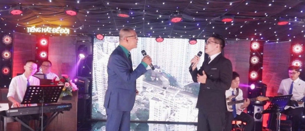 NS ƯT Đức Long thể hiện ca khúc cùng học trò