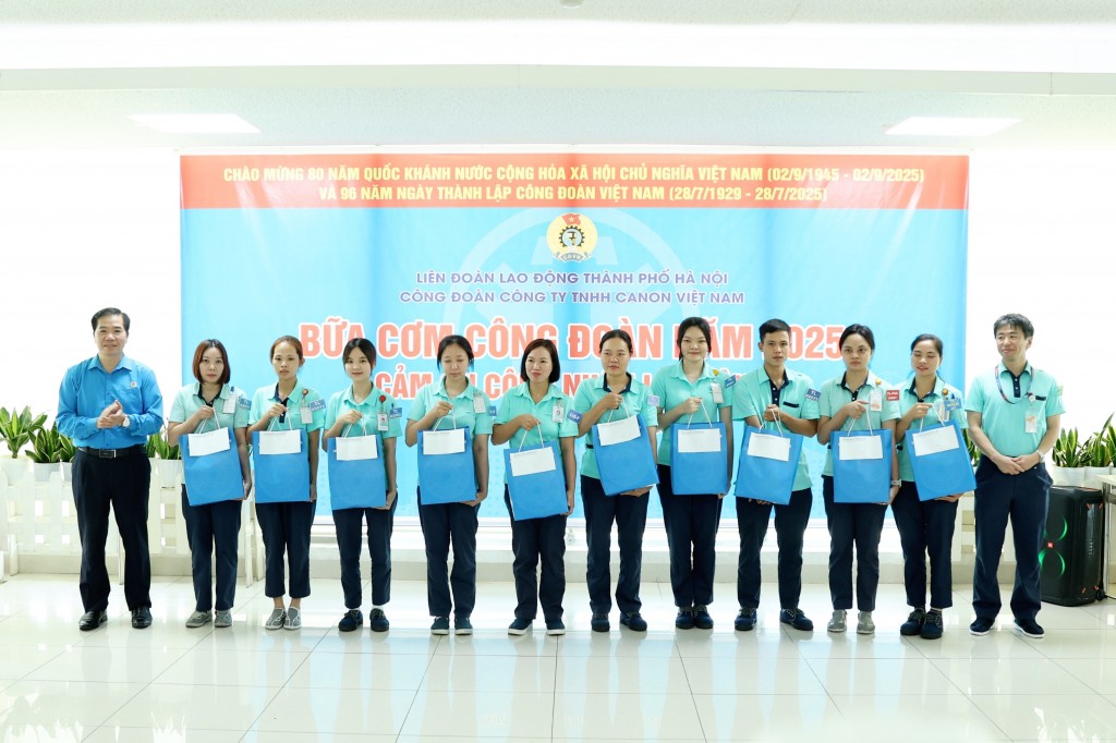 Hơn 23.500 công nhân vui vẻ thưởng thức “Bữa cơm Công đoàn”