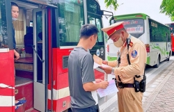 Hàng loạt tài xế bị xử lý trong những ngày đầu tổng kiểm tra
