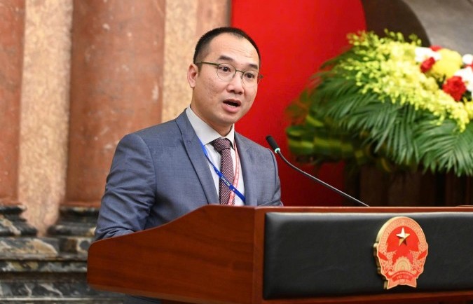 Giáo sư trẻ mang hồn Việt đến giảng đường nước Pháp