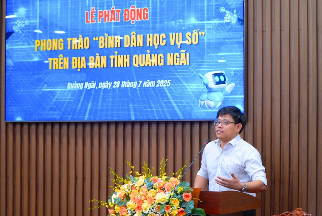 Tiến sĩ Khoa học máy tính tại Đại học Chung-Ang, Hàn Quốc, Trưởng ngành Trí tuệ nhân tạo - Đại học FPT Đà Nẵng truyền đạt kỹ năng sử dụng AI trong xử lý công việc