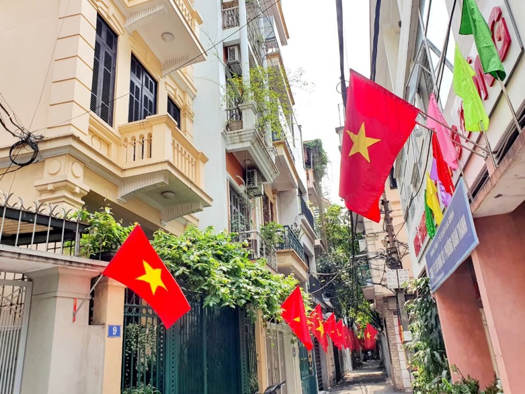 Phường Ba Đình rực rỡ cờ hoa mừng Đại hội đại biểu Đảng bộ