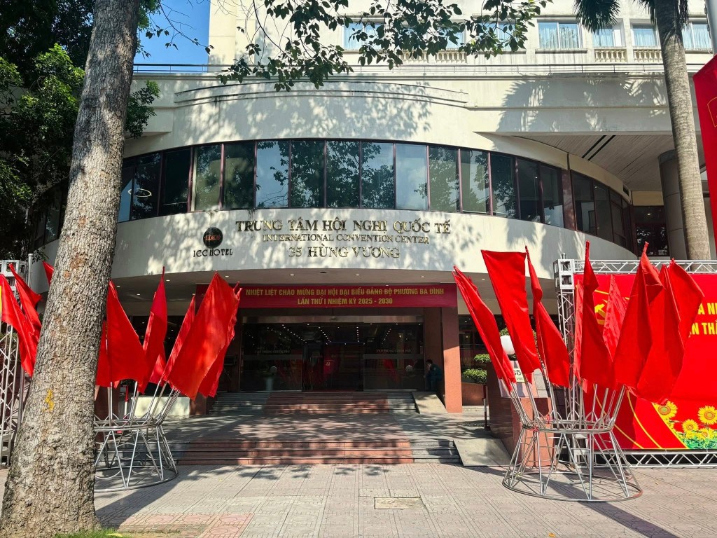 Phường Ba Đình rực rỡ cờ hoa mừng Đại hội đại biểu Đảng bộ