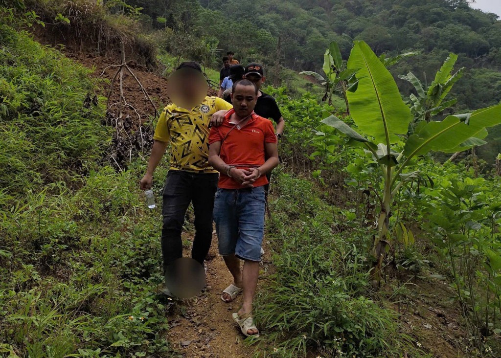 Ngô A Giống (áo cam) là phạm tội mua bán người dưới 16 tuổi